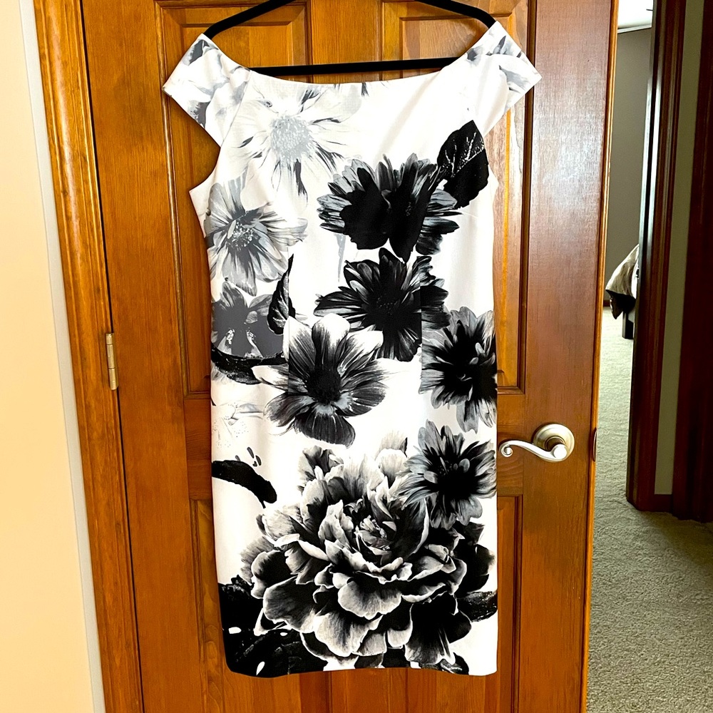 Black/White Midi Scuba Graphic Floral Dress Size 16 Worn Once!